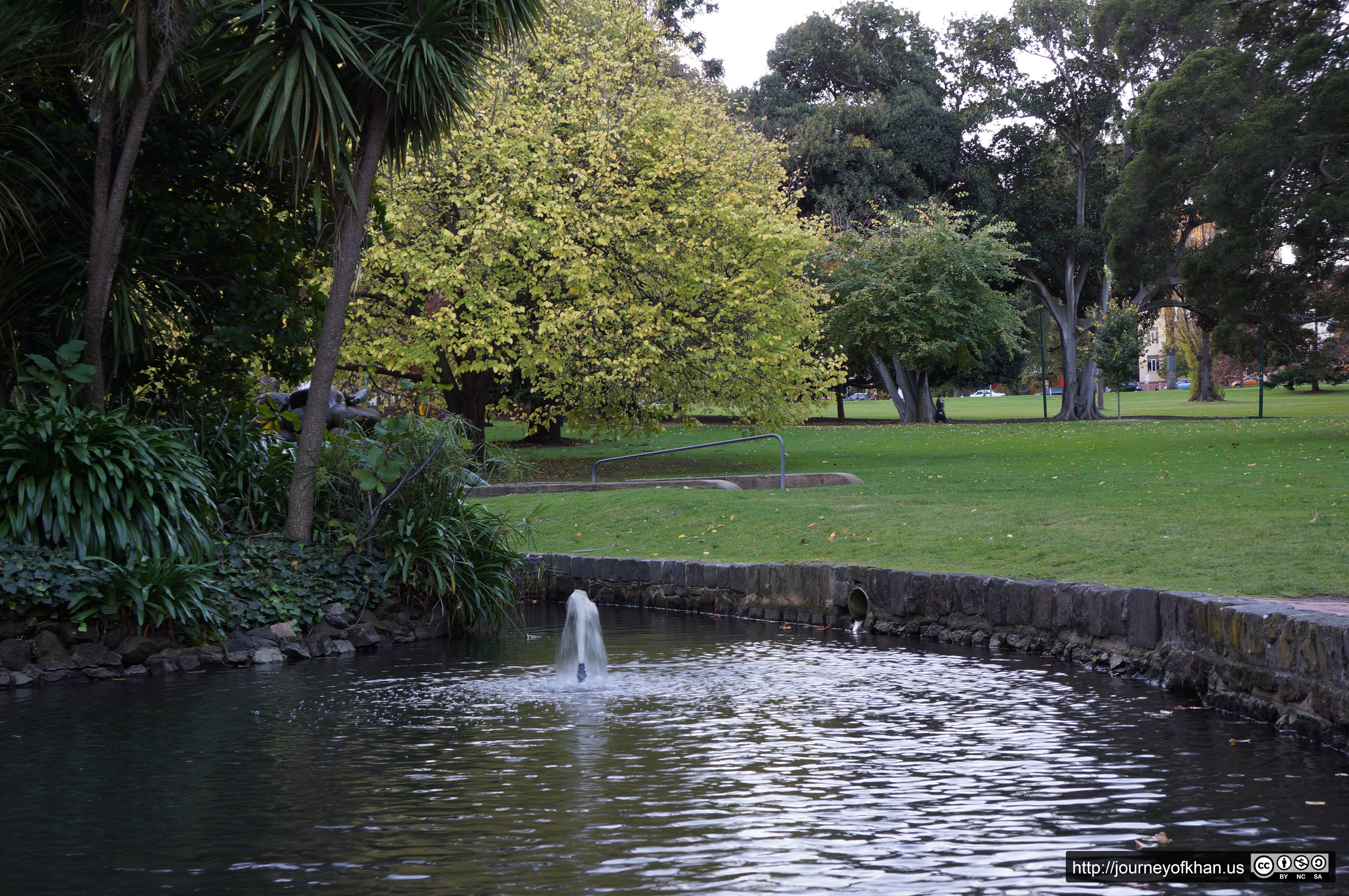 Fountain in Fitzroy Gardens (High Resolution)