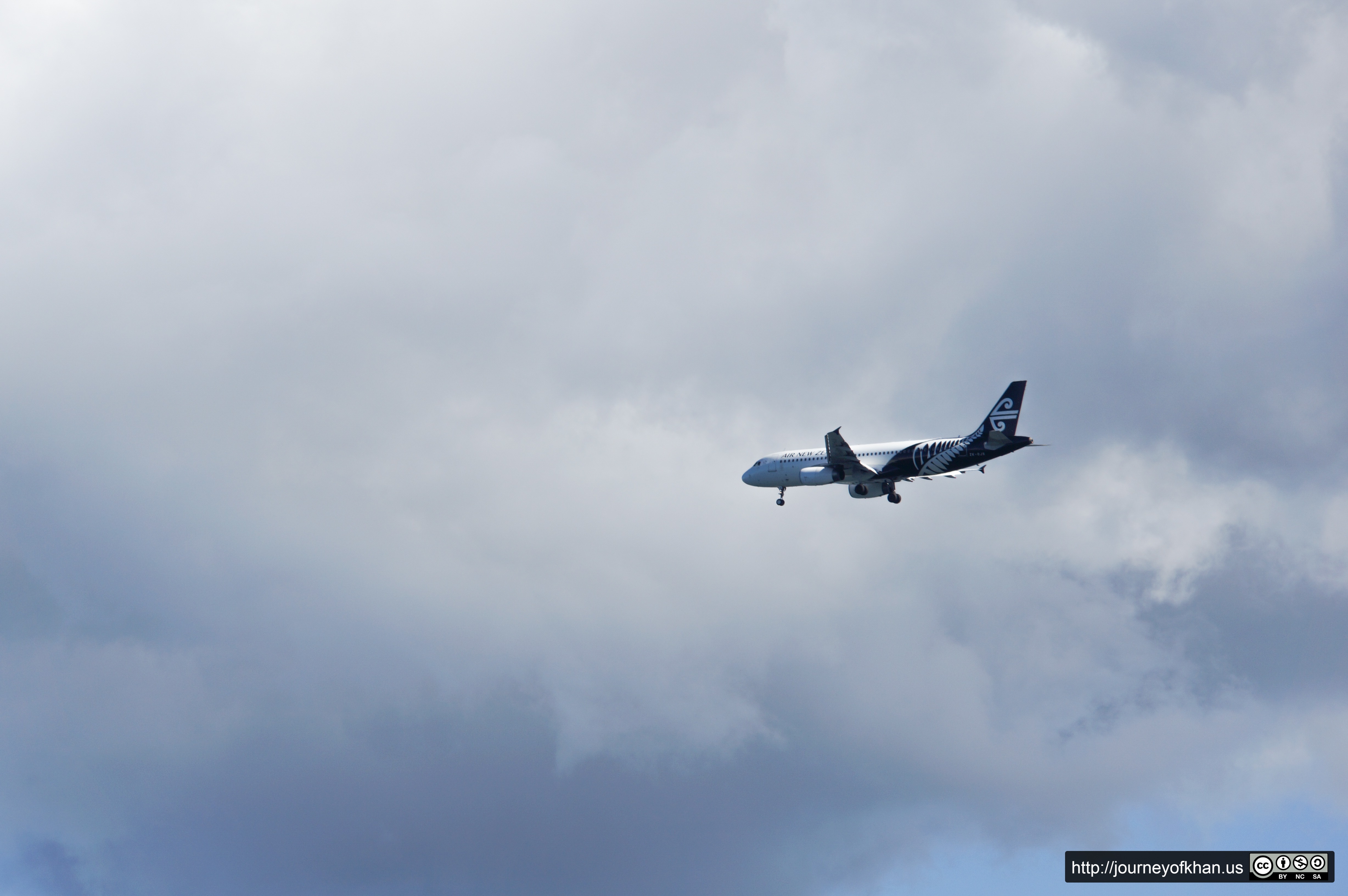 Airplane Flying in to Wellington Airport (High Resolution)