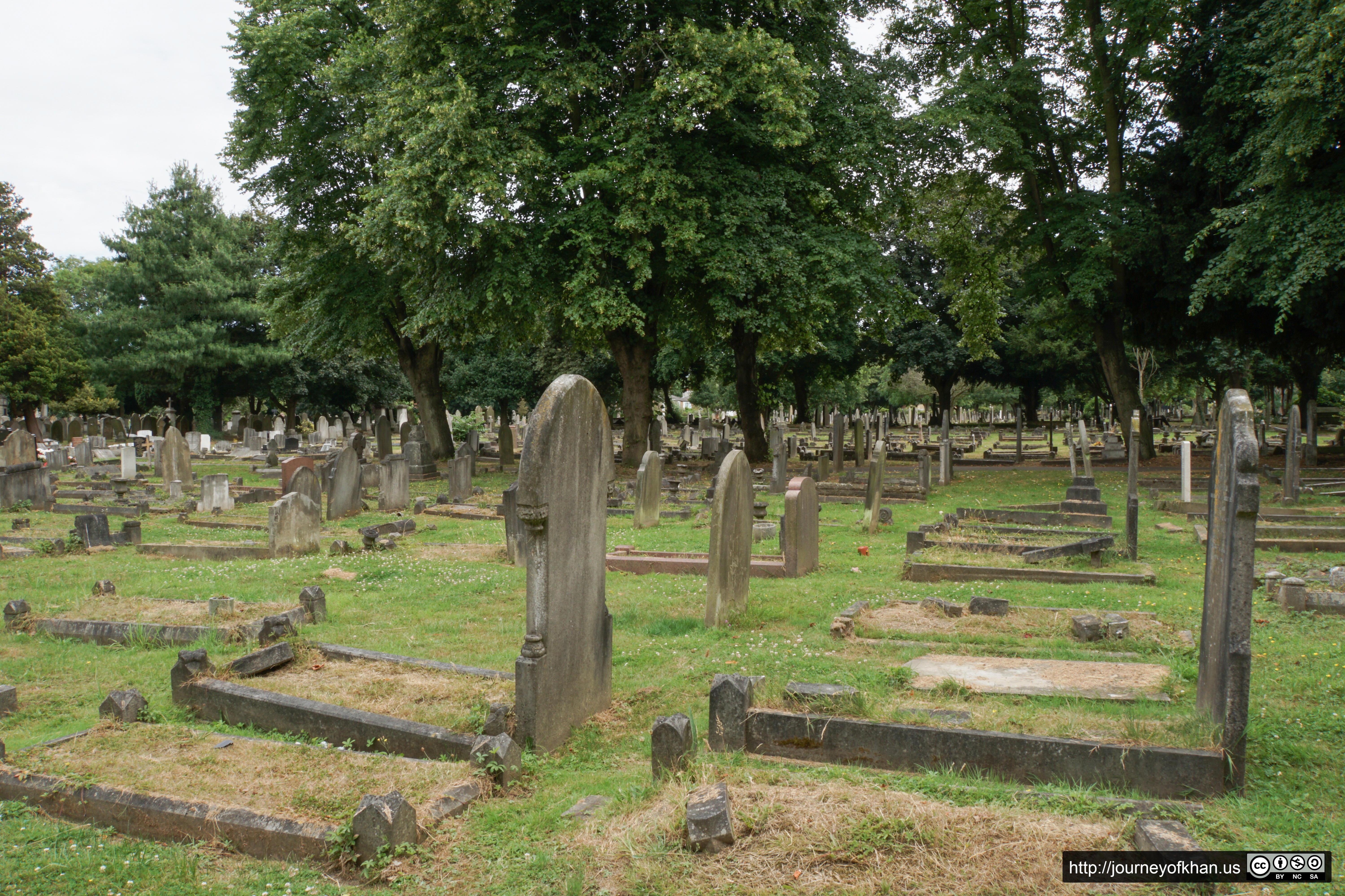 Graves in Tottenham Cemetery (High Resolution)
