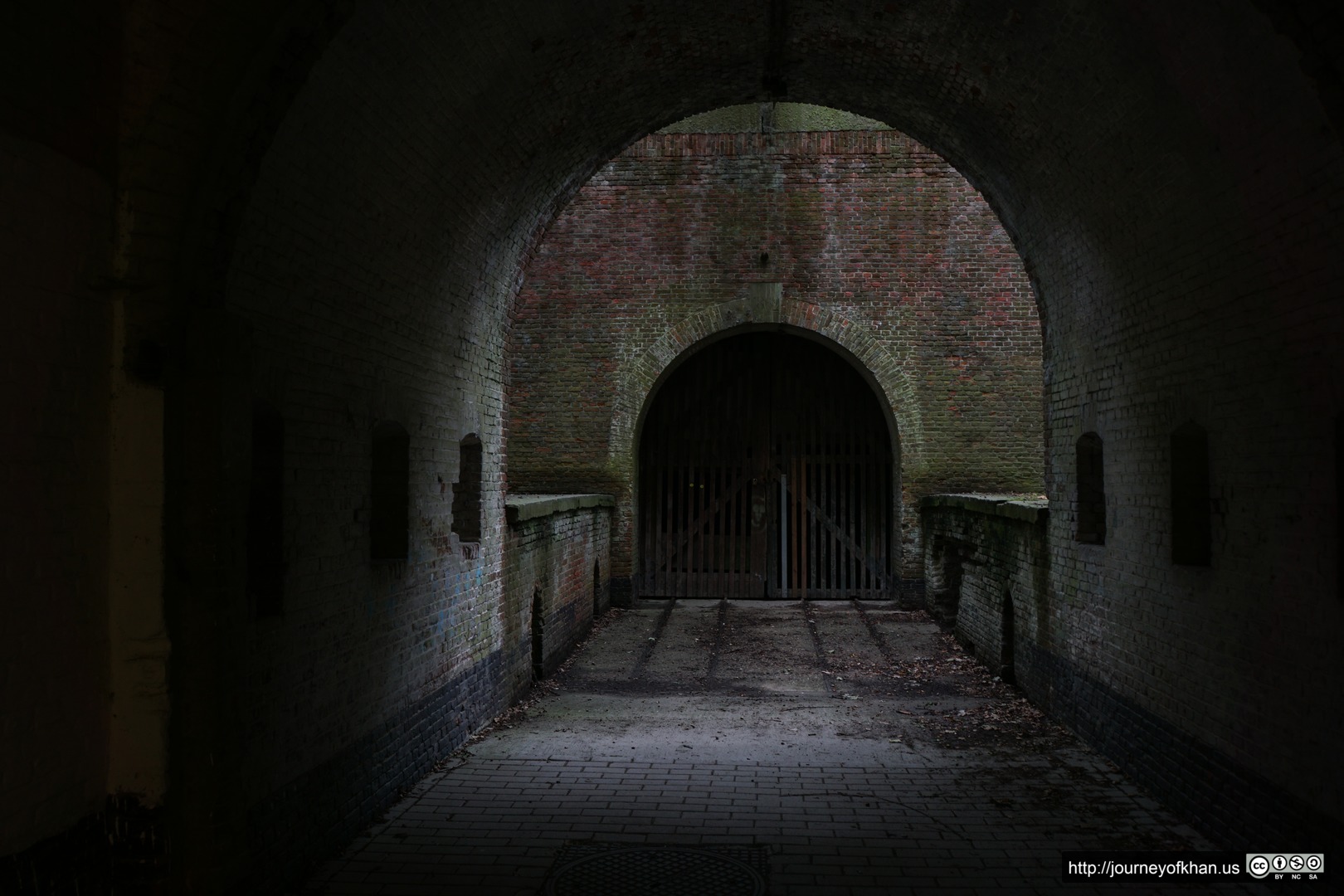 Dark Tunnel, Dark Doors