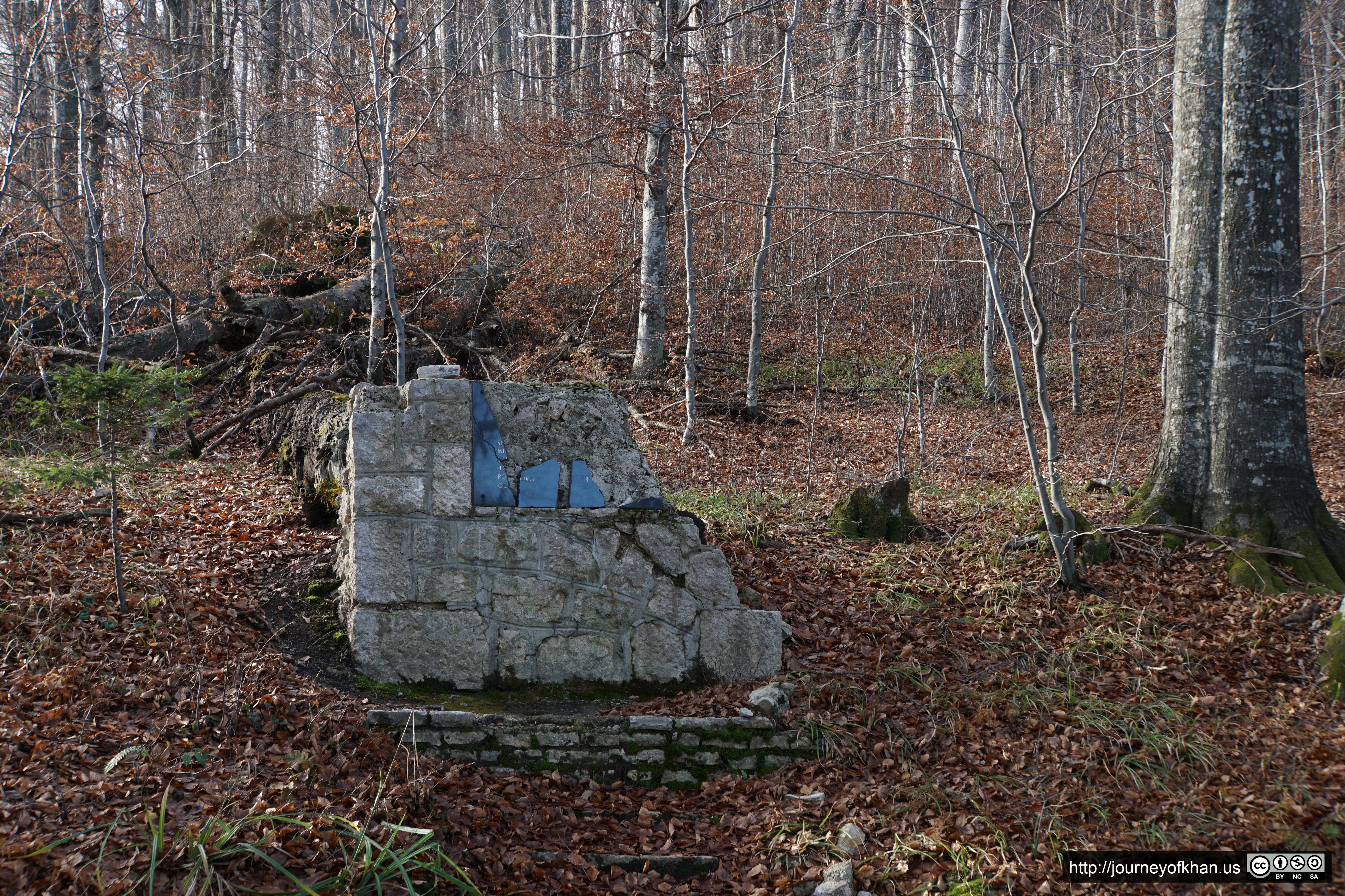 Broken Monument (High Resolution)