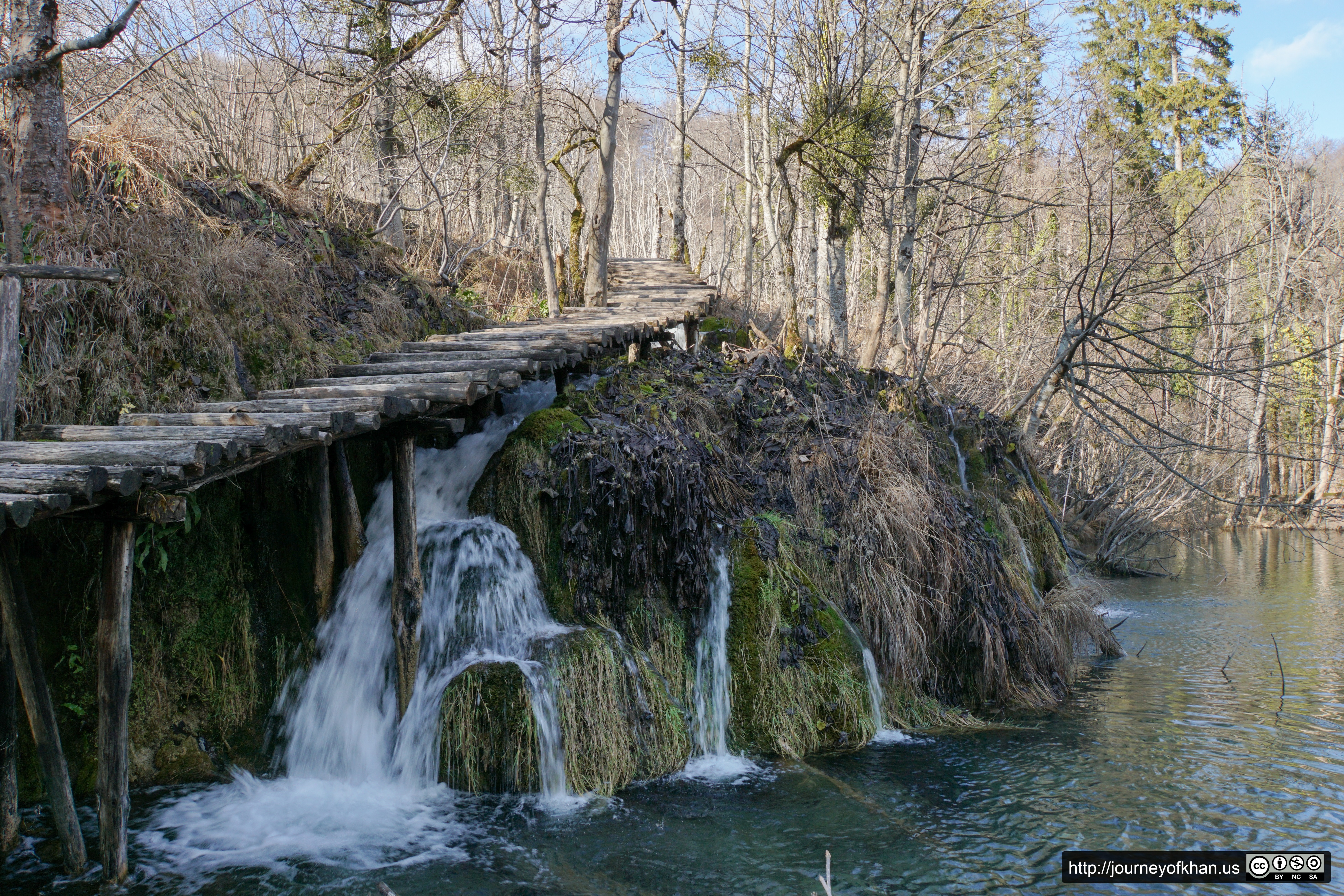 Pathway above Crystal Pools (High Resolution)